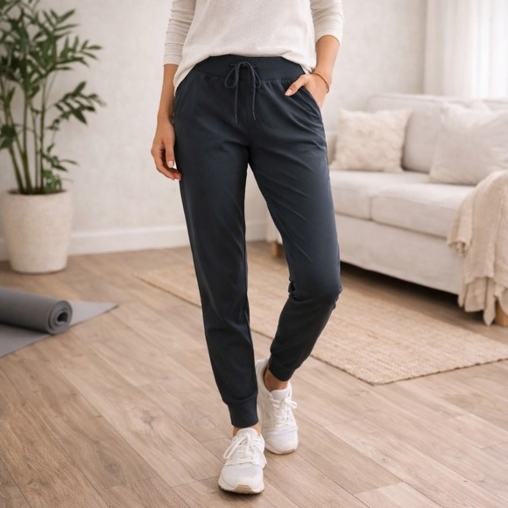 Lululemon On The Fly Jogger Womens 6 Black Stretch Lightweight Pants - Picture 1 of 9